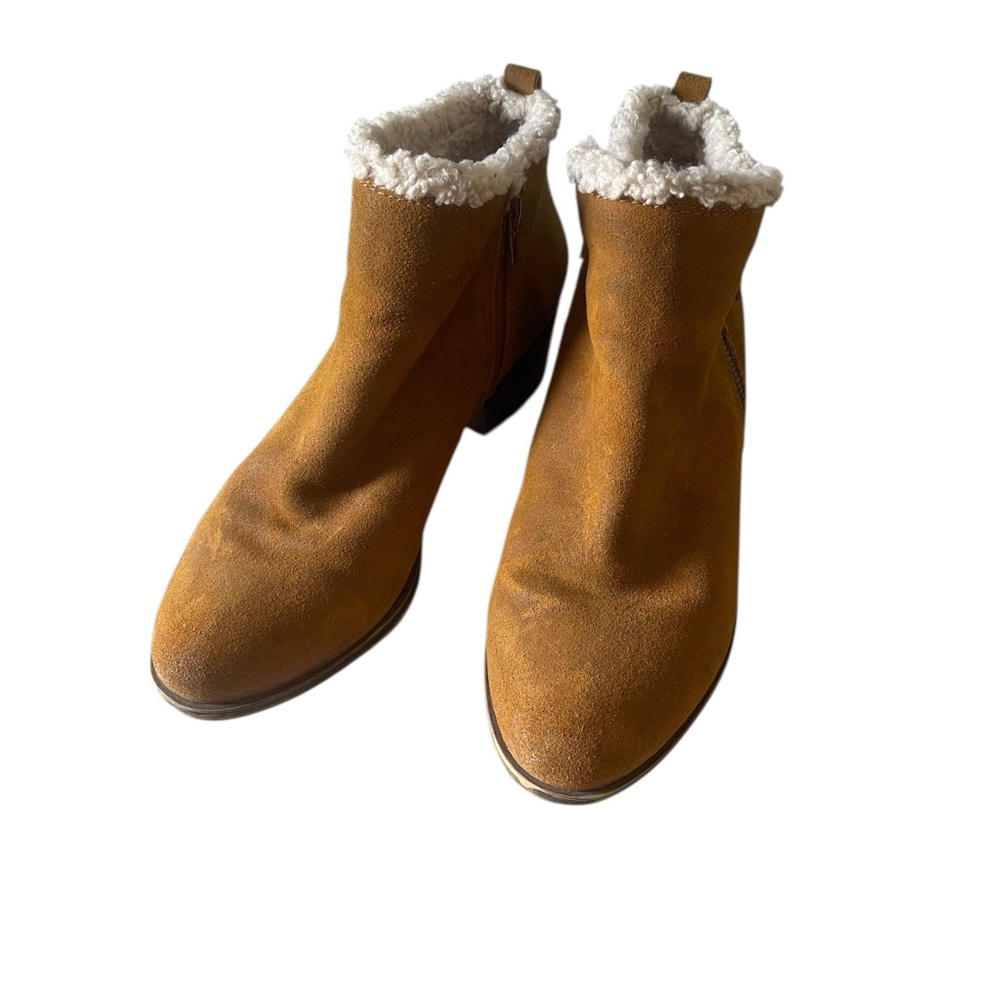 Lucky Brand womens tan suede sherpa lined ankle booties Size 8 1/2